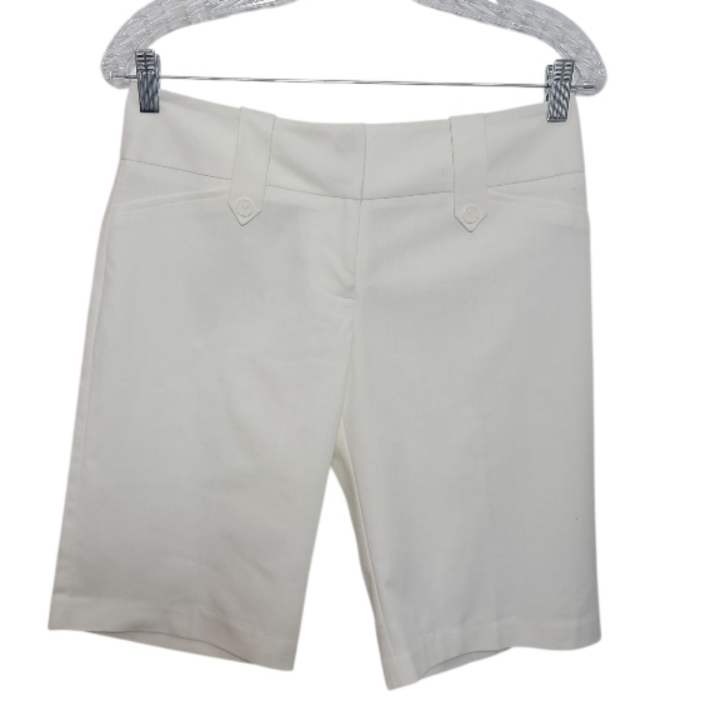 B.Wear white women's loe rise bermuda shorts size 7